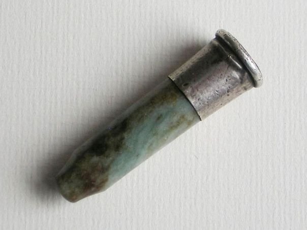 Short silver cigarette pipe with a jadeite mouthpiece – (3865)